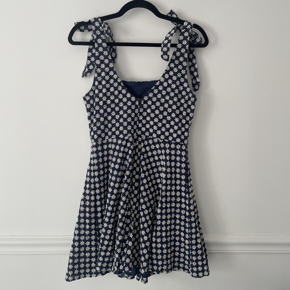 Trixxi 100% Cotton Embroidered Floral Dress Navy Sz M Tie Straps Cottage Preppy - Picture 2 of 11